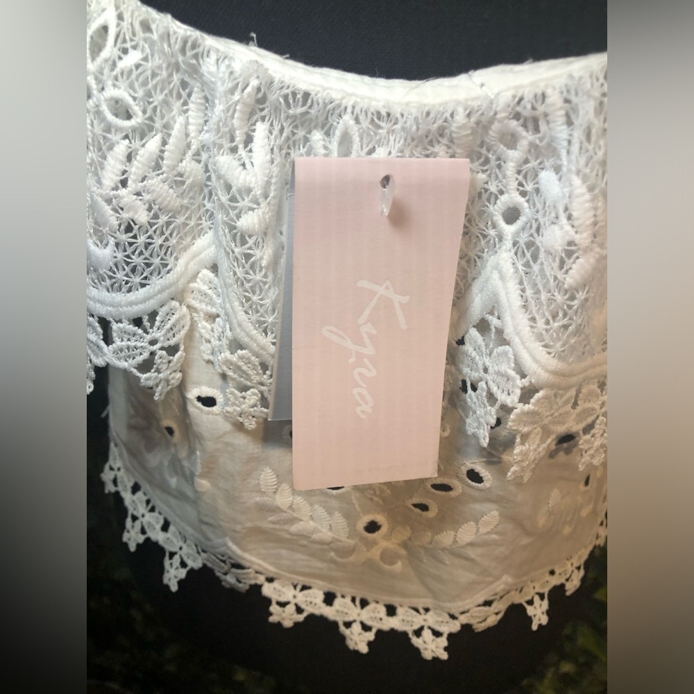 White Lace Ruffle Top NWT - Picture 8 of 12